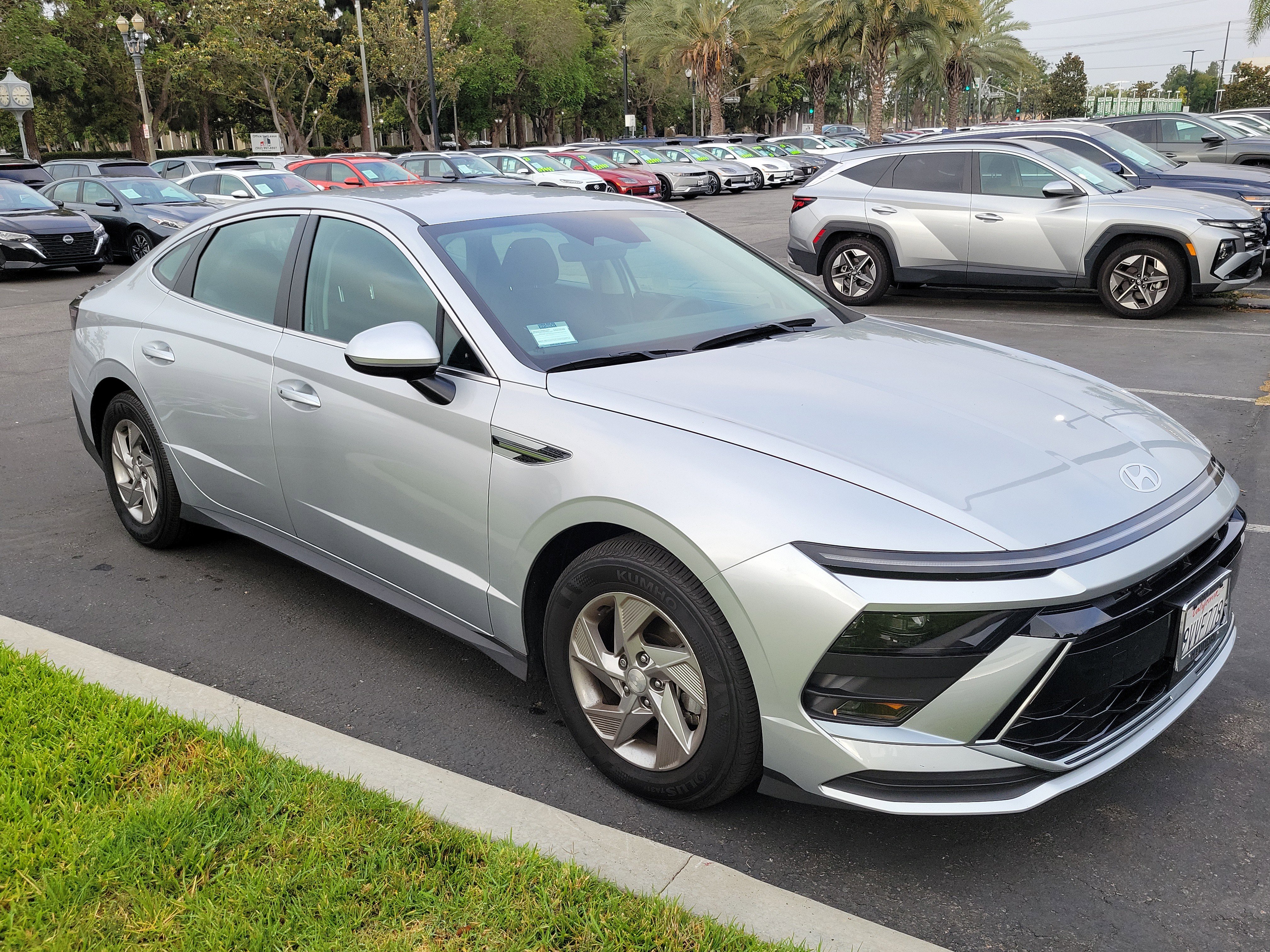 Certified Used 2025 Aero Silver Hyundai SE image 3
