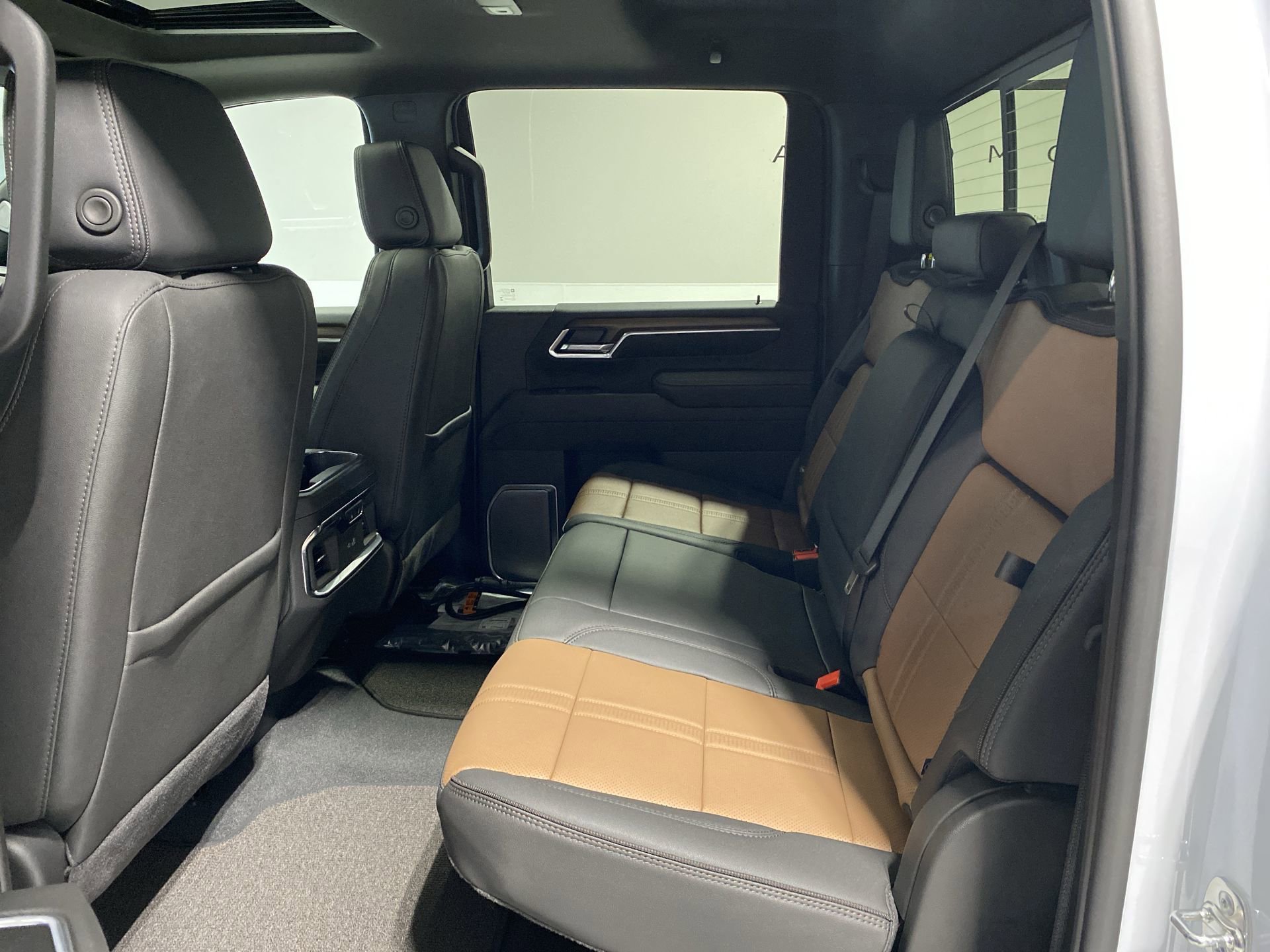 New 2026 Polar White Tricoat Chevrolet High Country image 26