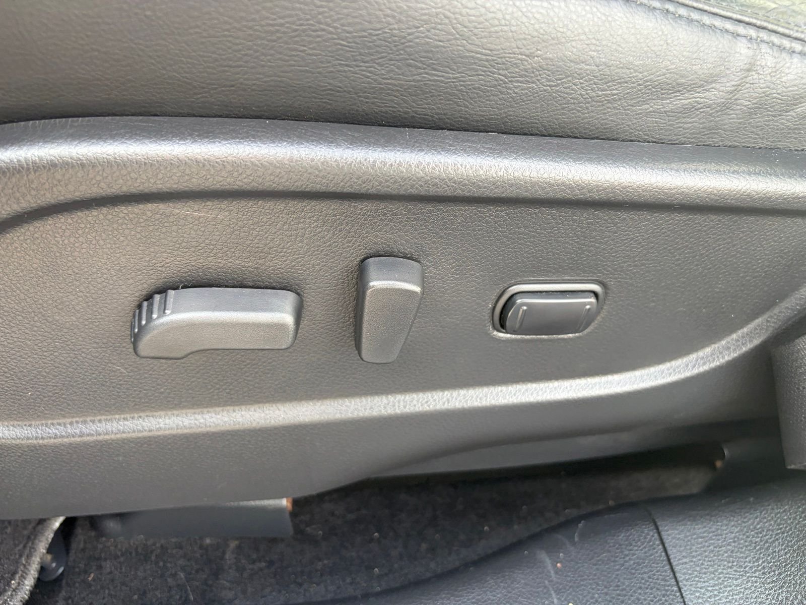 Used 2011 Black Nissan LE image 14