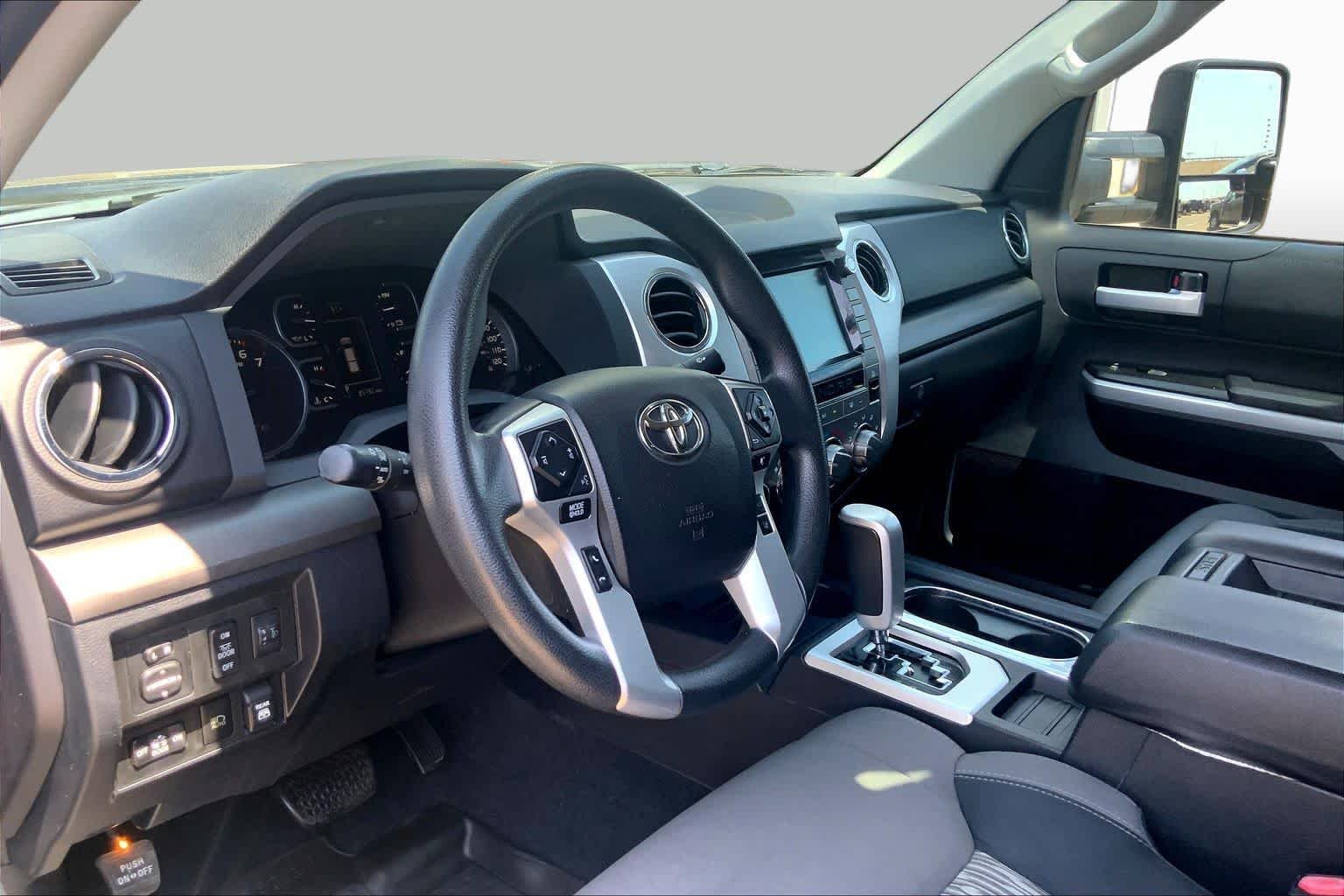 Used 2021 Midnight Black Metallic Toyota SR5 image 18
