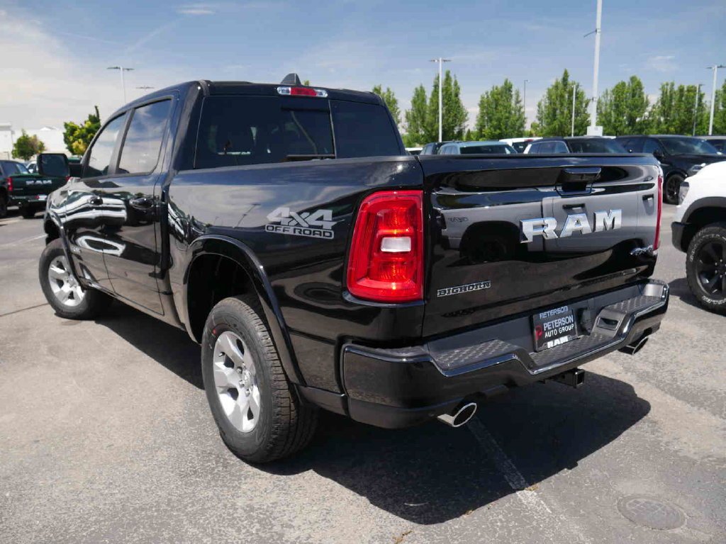 New 2026 Diamond Black Crystal Pearl-Coat Exterior Paint RAM BIG HORN image 20