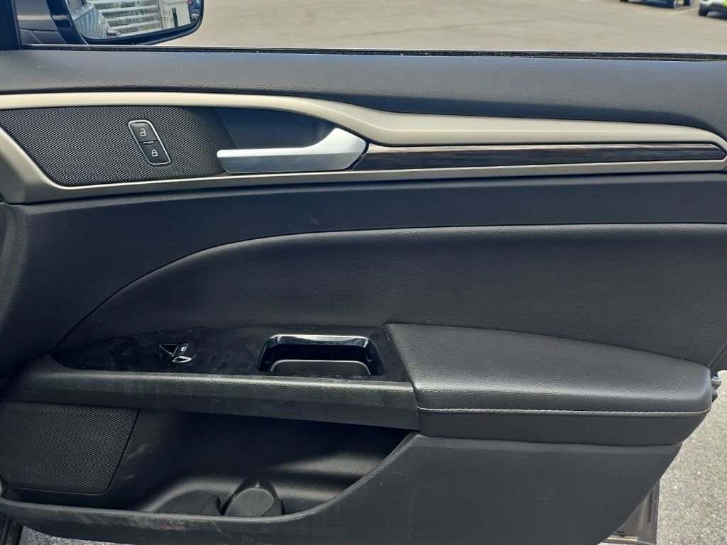 Used 2014  Ford SE image 17