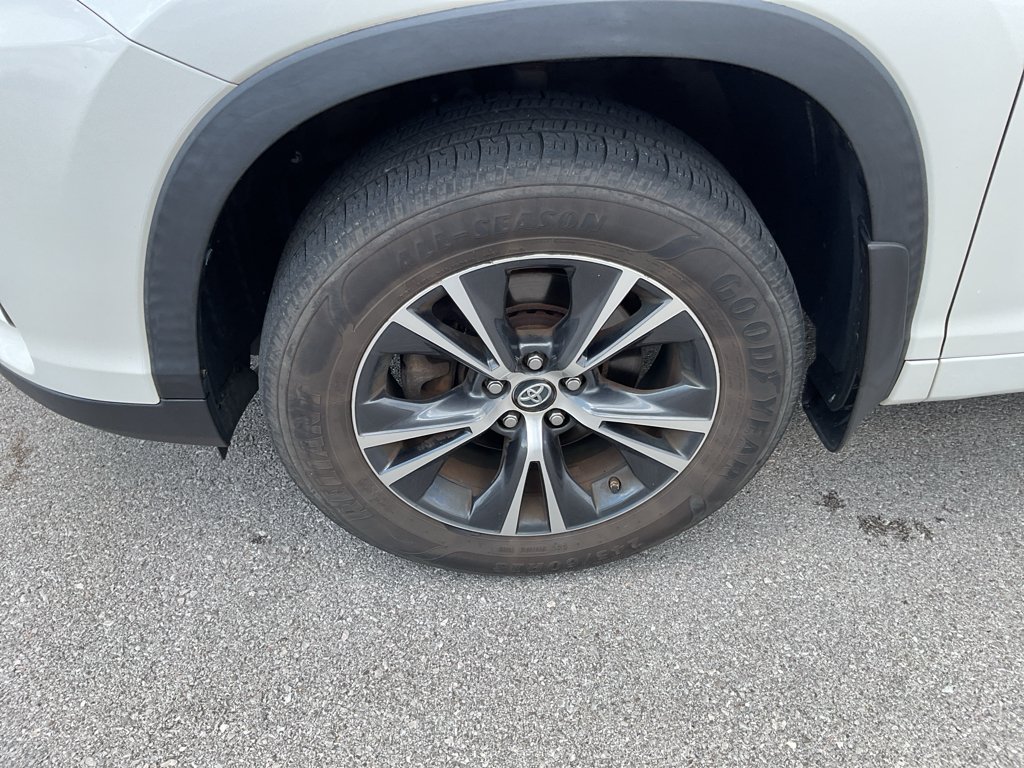 Used 2018 Blizzard Pearl Toyota LE image 5