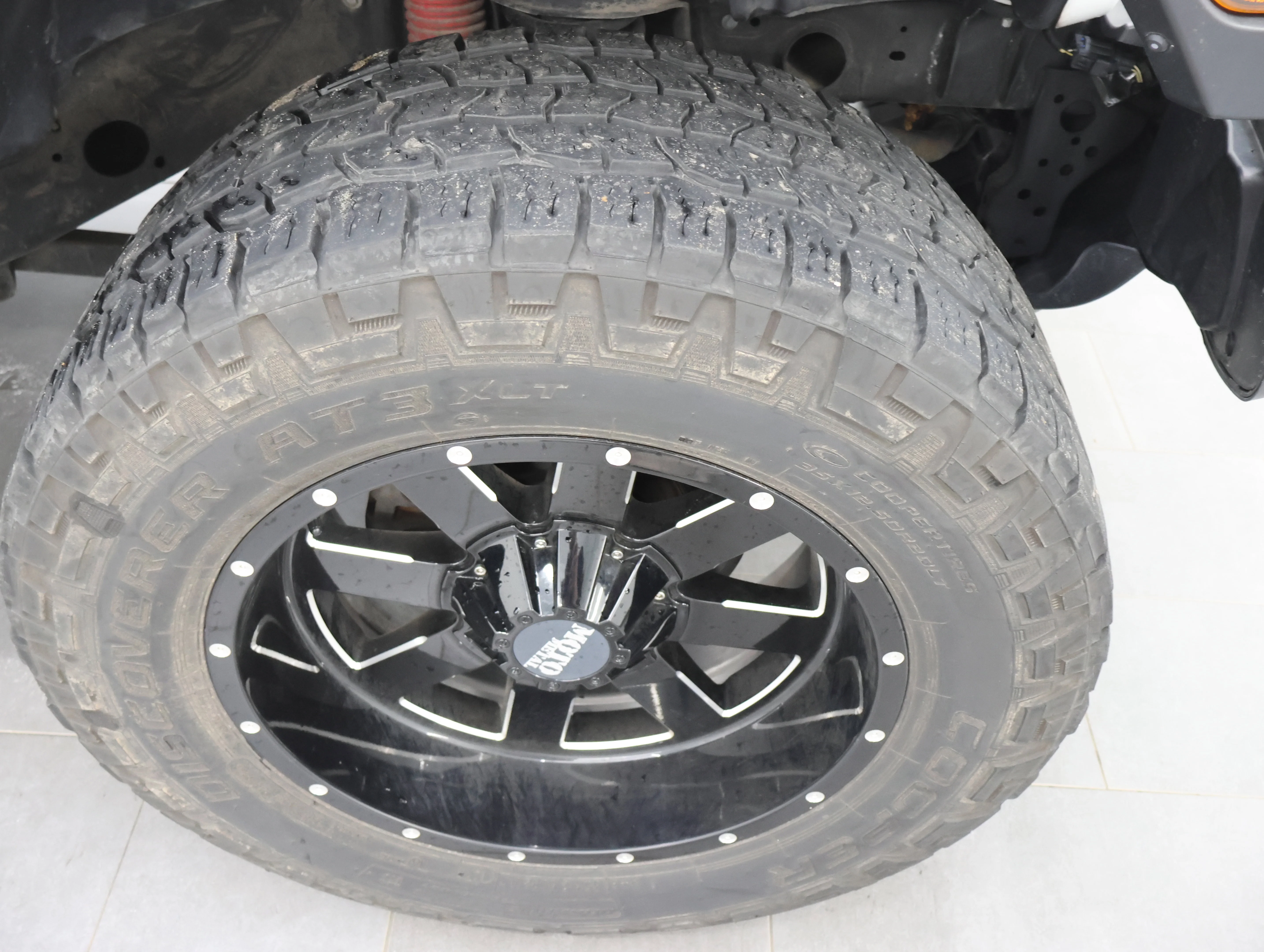 Used 2019 Bright White Clearcoat Jeep Unlimited Sahara image 3