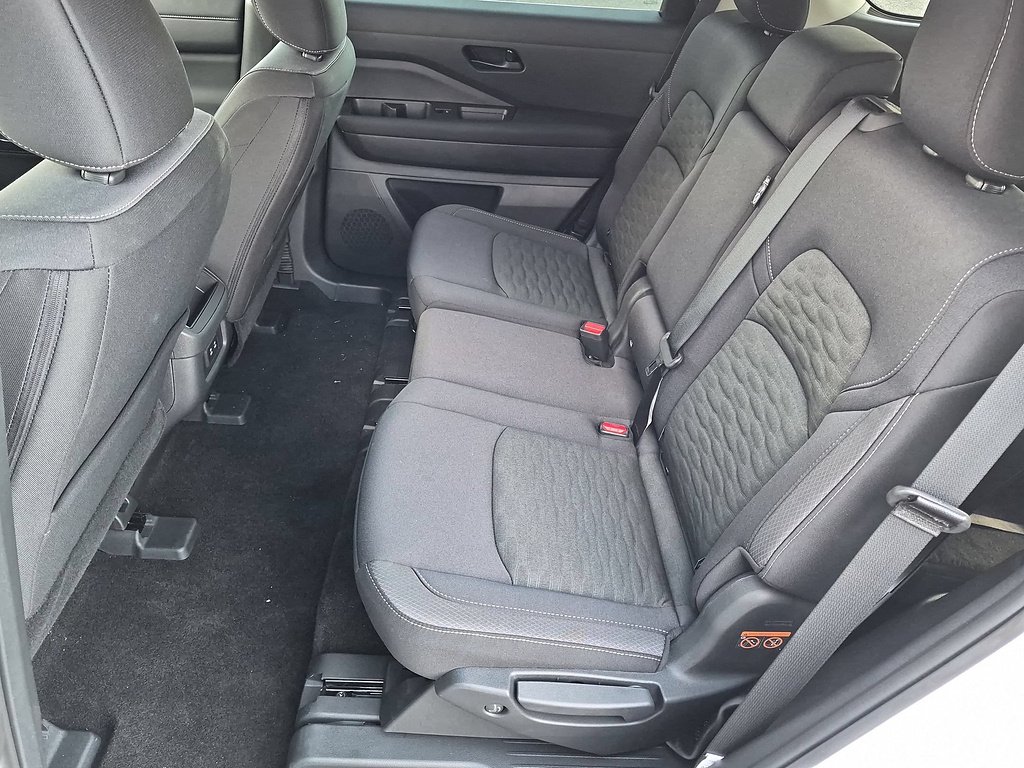 2026 Nissan Pathfinder SV - Photo 14