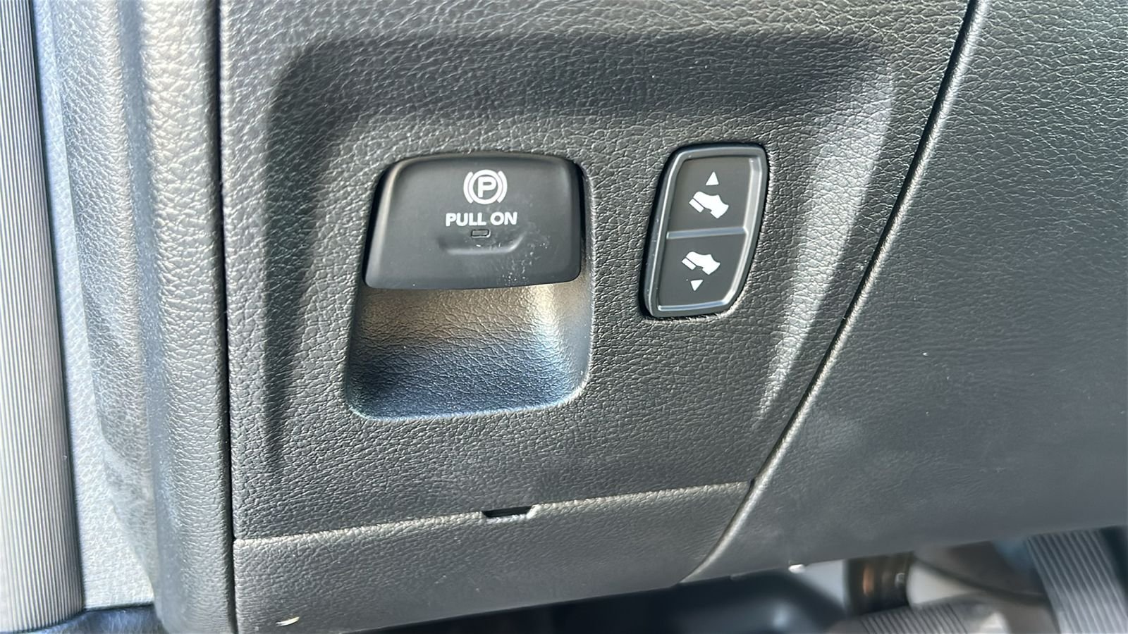 New 2025 Billet Silver Metallic Clear-Coat Exterior Paint RAM Big Horn/Lone Star image 21