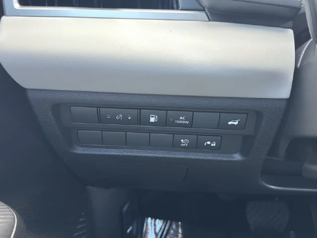 Used 2025 Red Mitsubishi SEL image 30