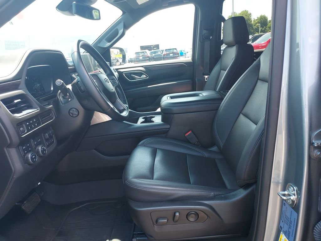 Used 2023 Gray Chevrolet Z71 image 13