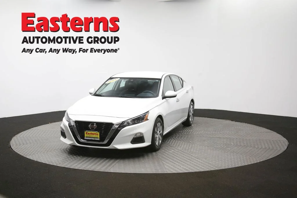 Used 2022 White Nissan 2.5 S image 52