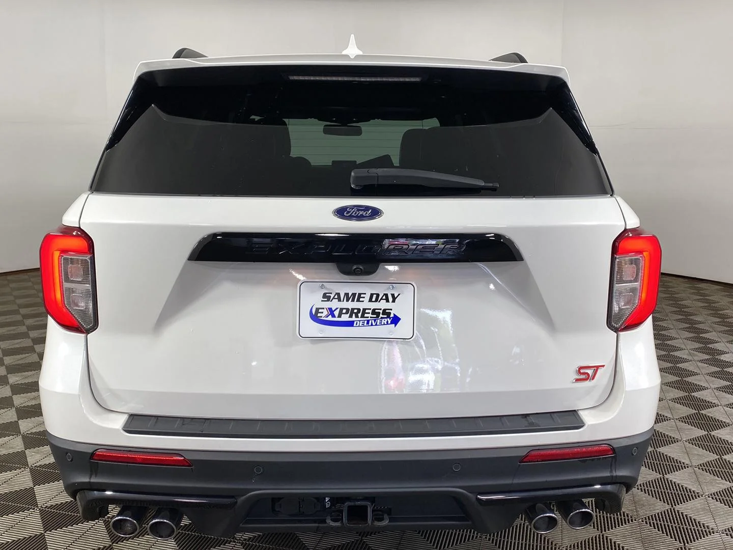 Used 2023 Star White Metallic Tri-Coat Ford ST image 6