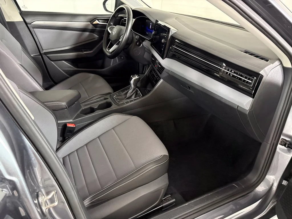 Used 2025 Gray Volkswagen 1.5T SE image 15