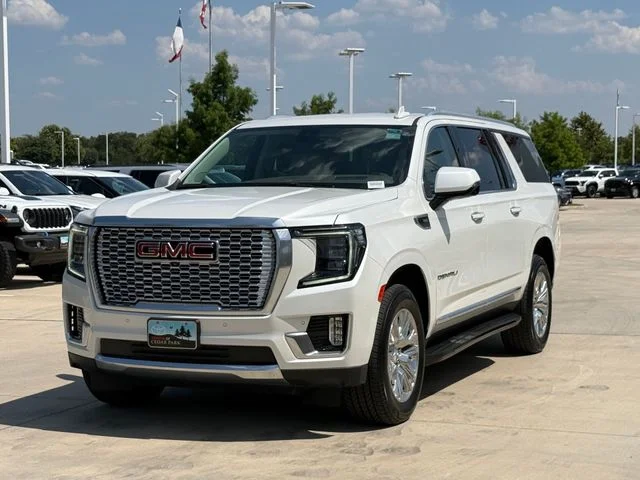 Used 2022 White Frost GMC Denali image 9