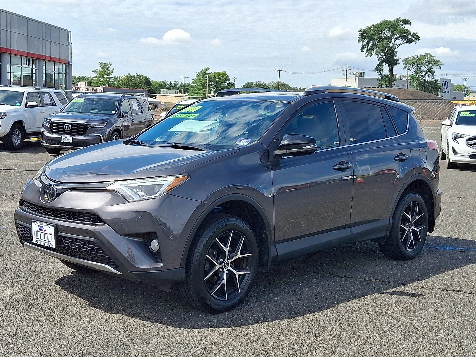 Used 2018 Magnetic Gray Metallic - 1G3 Toyota SE image 3
