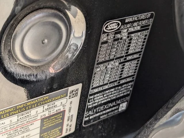 Used 2022 Black Land Rover R-Dynamic S image 36