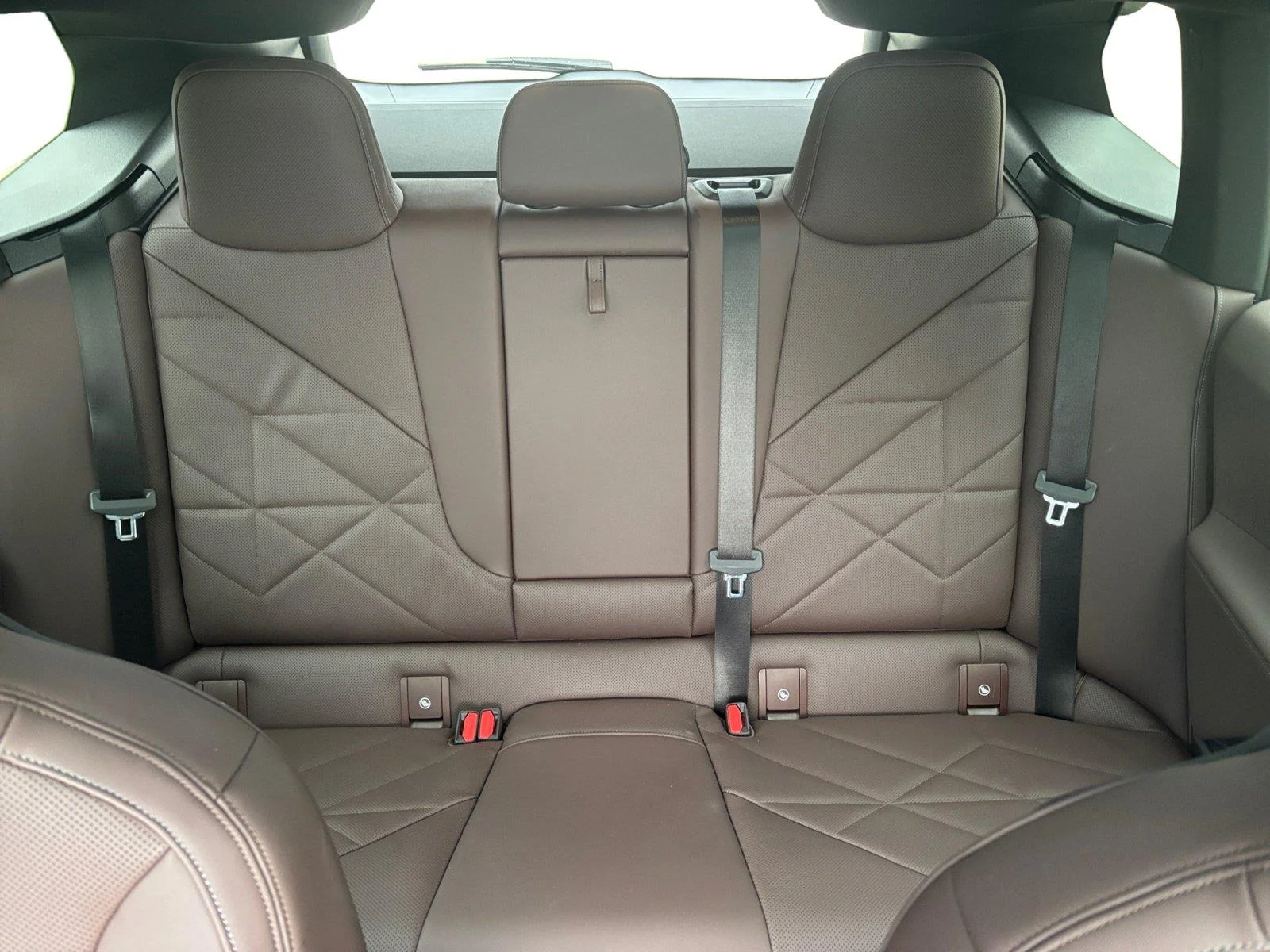 Certified Used 2025 Mineral White Metallic BMW xDrive50 image 24