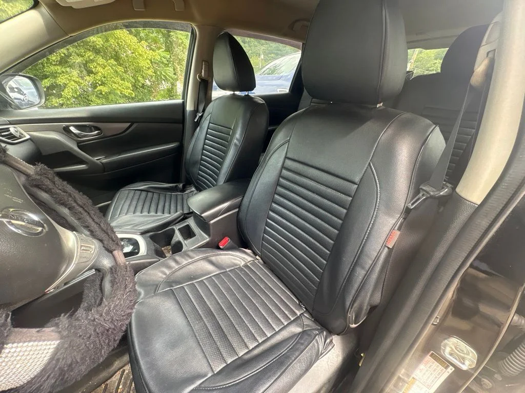 Used 2014 Black Nissan SV image 10