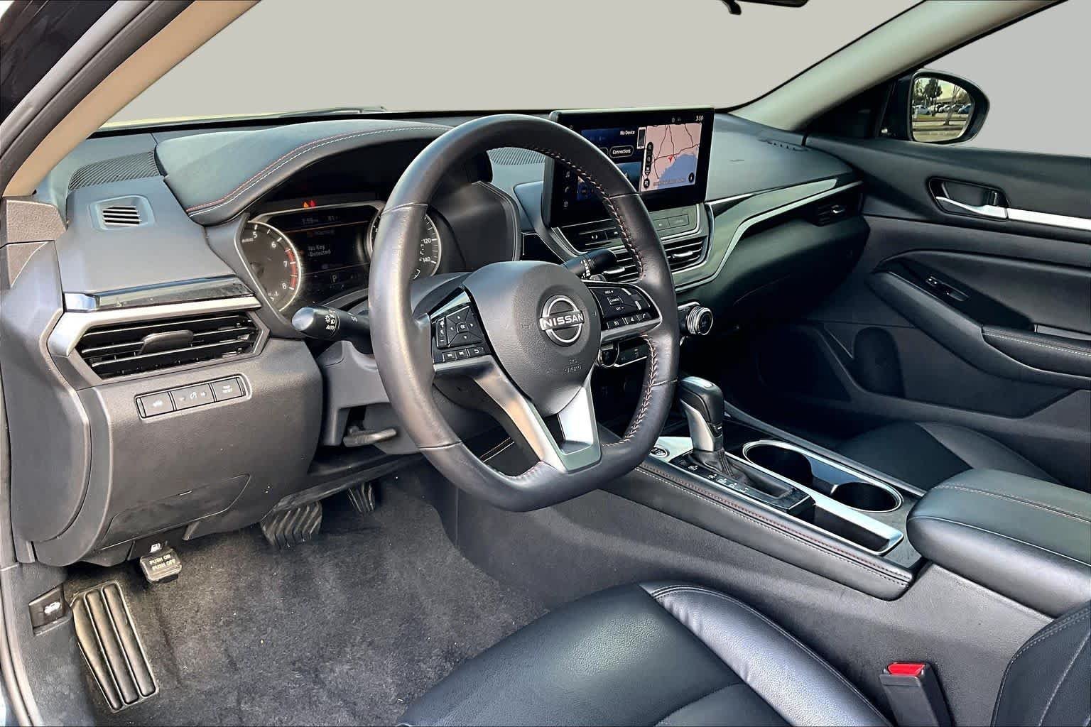 Used 2024 Super Black Nissan 2.5 SR image 18