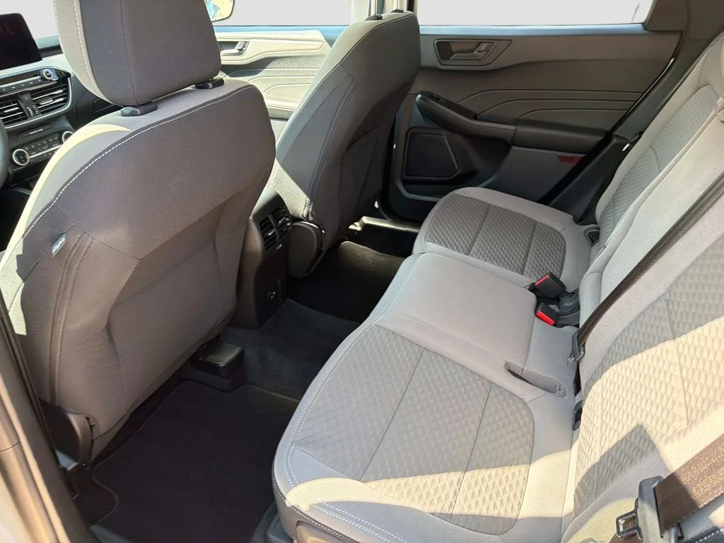 Used 2022 Iconic Silver Metallic Ford SE image 15