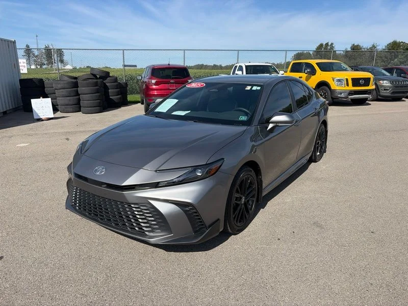Used 2025  Toyota SE image 7