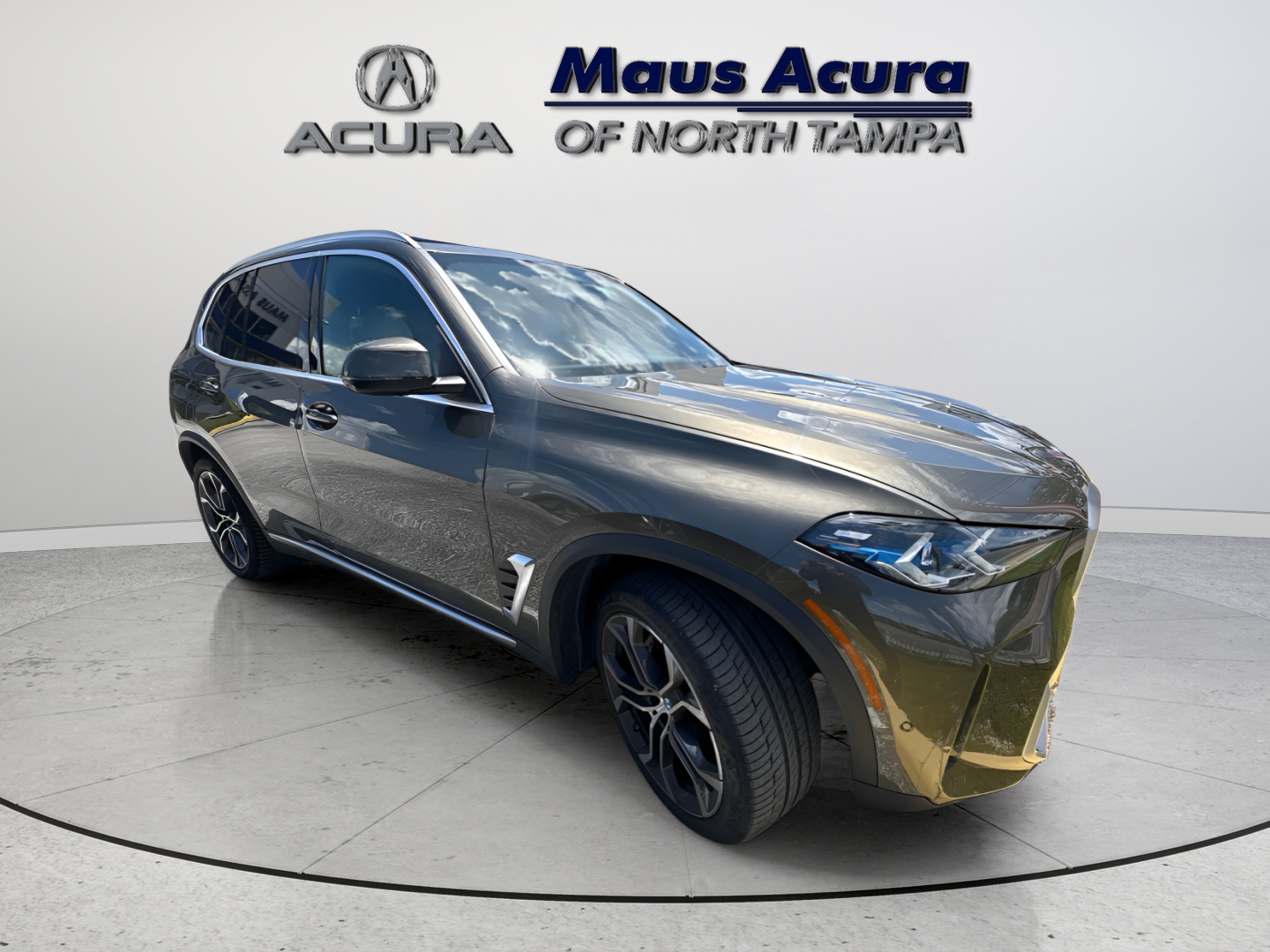 Used 2024 Green BMW sDrive40i image 1