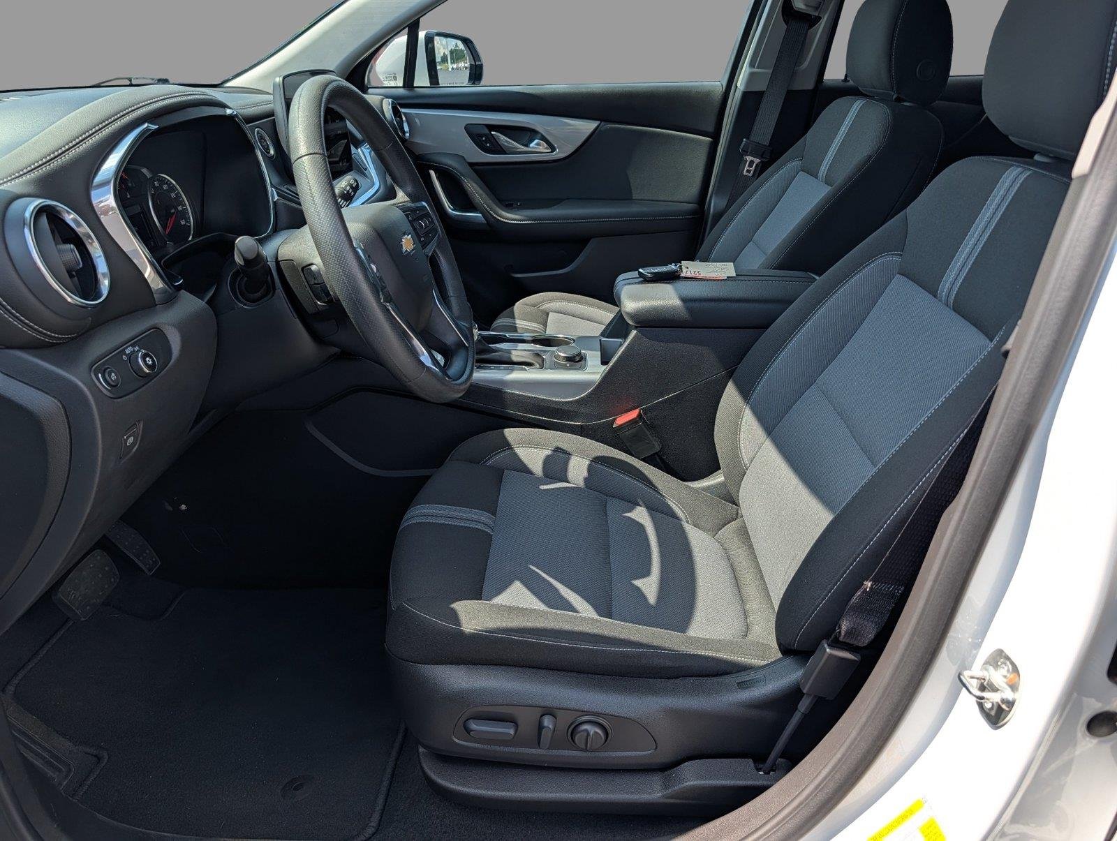 Used 2025 Summit White Chevrolet 2LT image 10