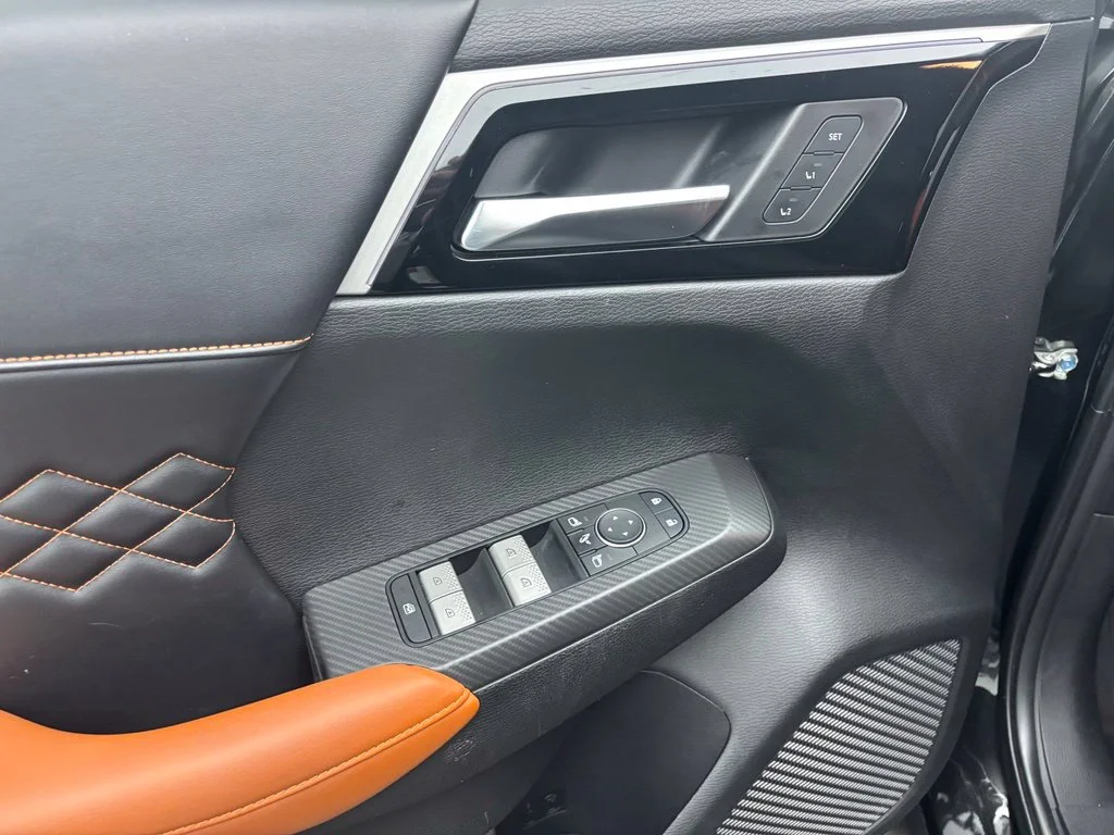 Used 2022 Black Mitsubishi SEL image 18