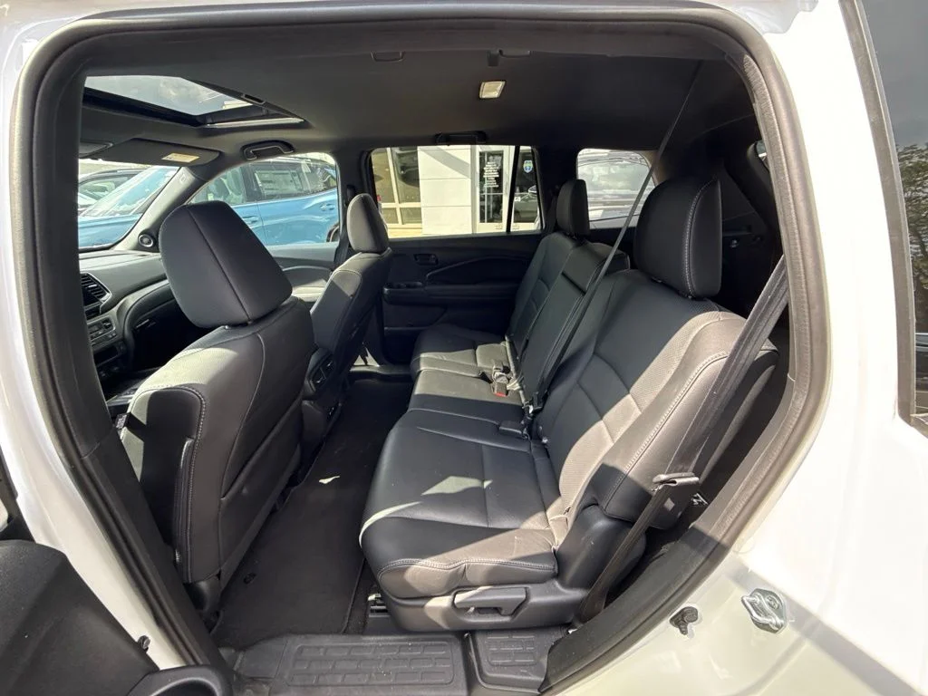Used 2024 Platinum White Pearl Honda EX-L image 21