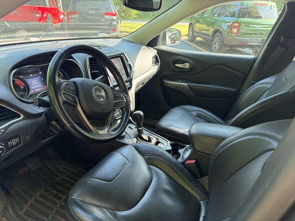 Used 2019 Gray Jeep Limited image 8