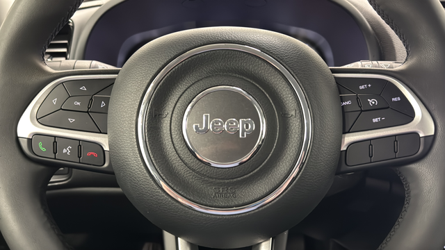 Used 2023 Alpine White Clearcoat Jeep Altitude image 15