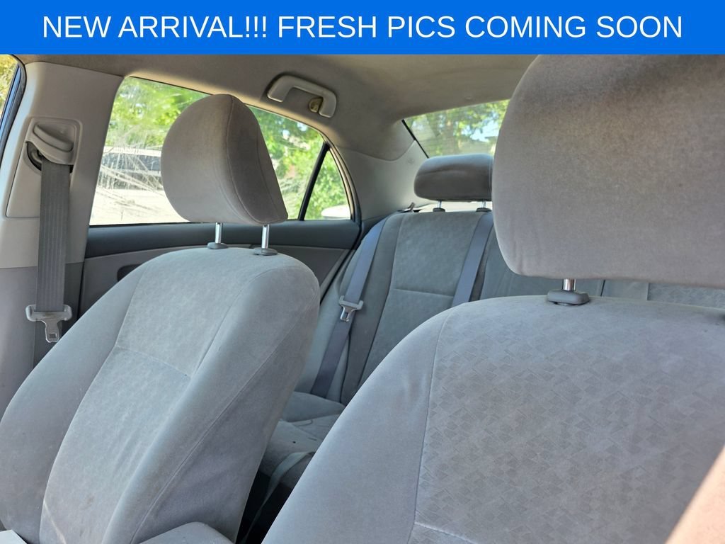 Used 2009 Gray Toyota LE image 4