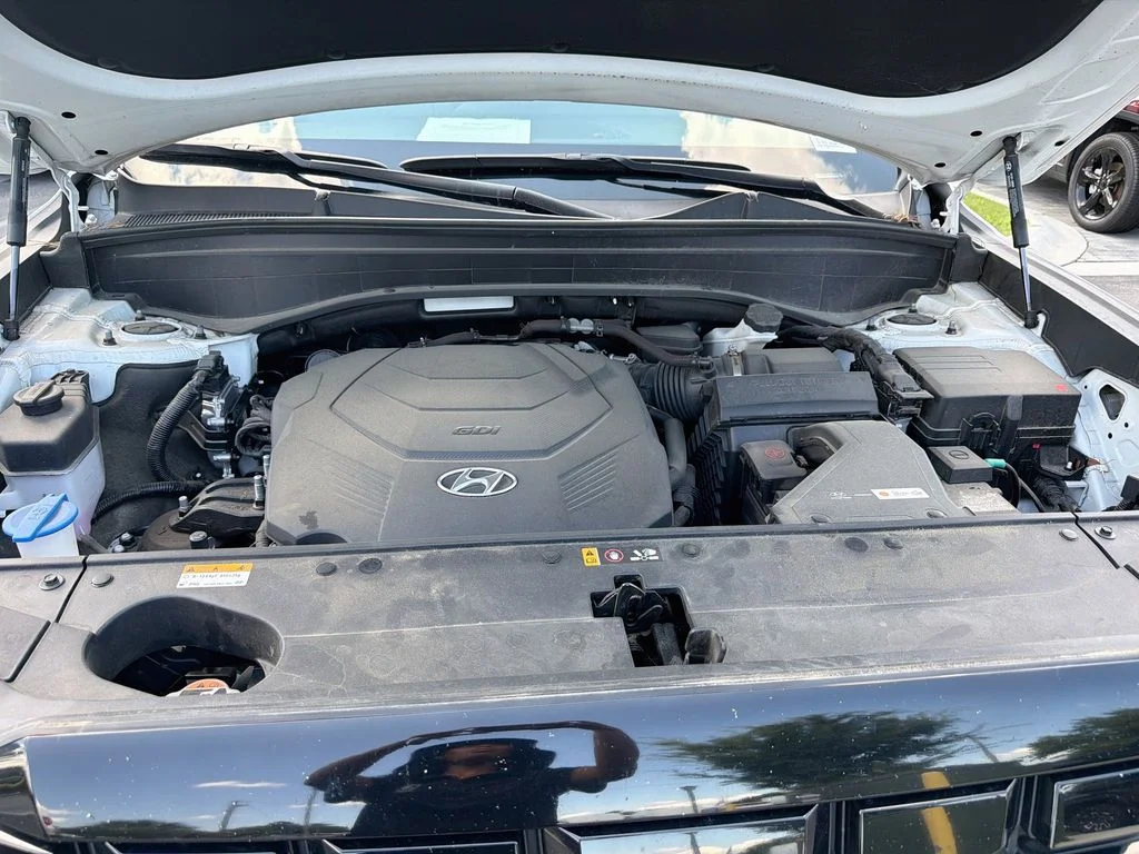 Used 2025 White Hyundai SEL image 34