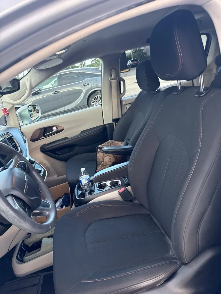 Used 2018 Billet Silver Metallic Clearcoat Chrysler Touring Plus image 4