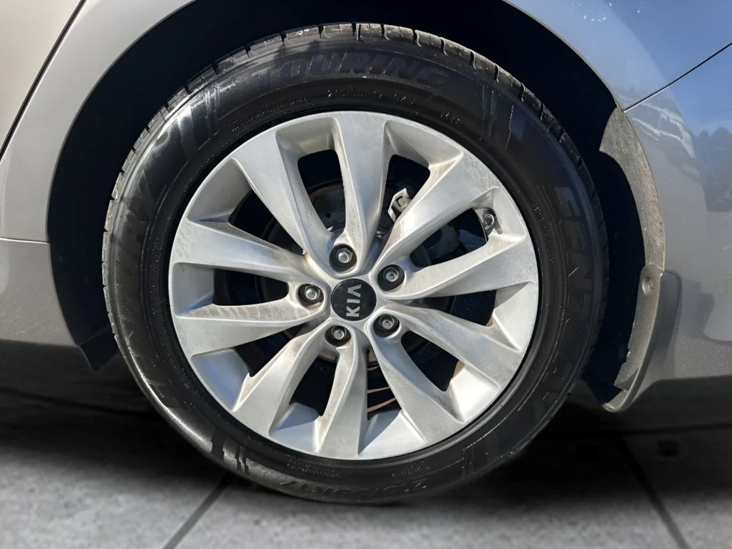 Used 2016 Gray Kia EX image 33