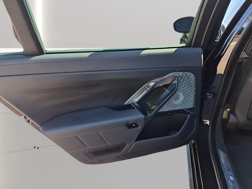 Used 2023 Black BMW 740i image 31