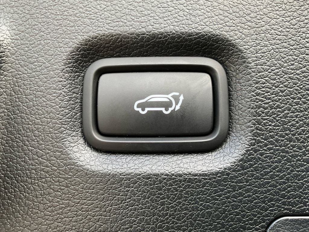 Used 2023 Silver Hyundai SEL image 31