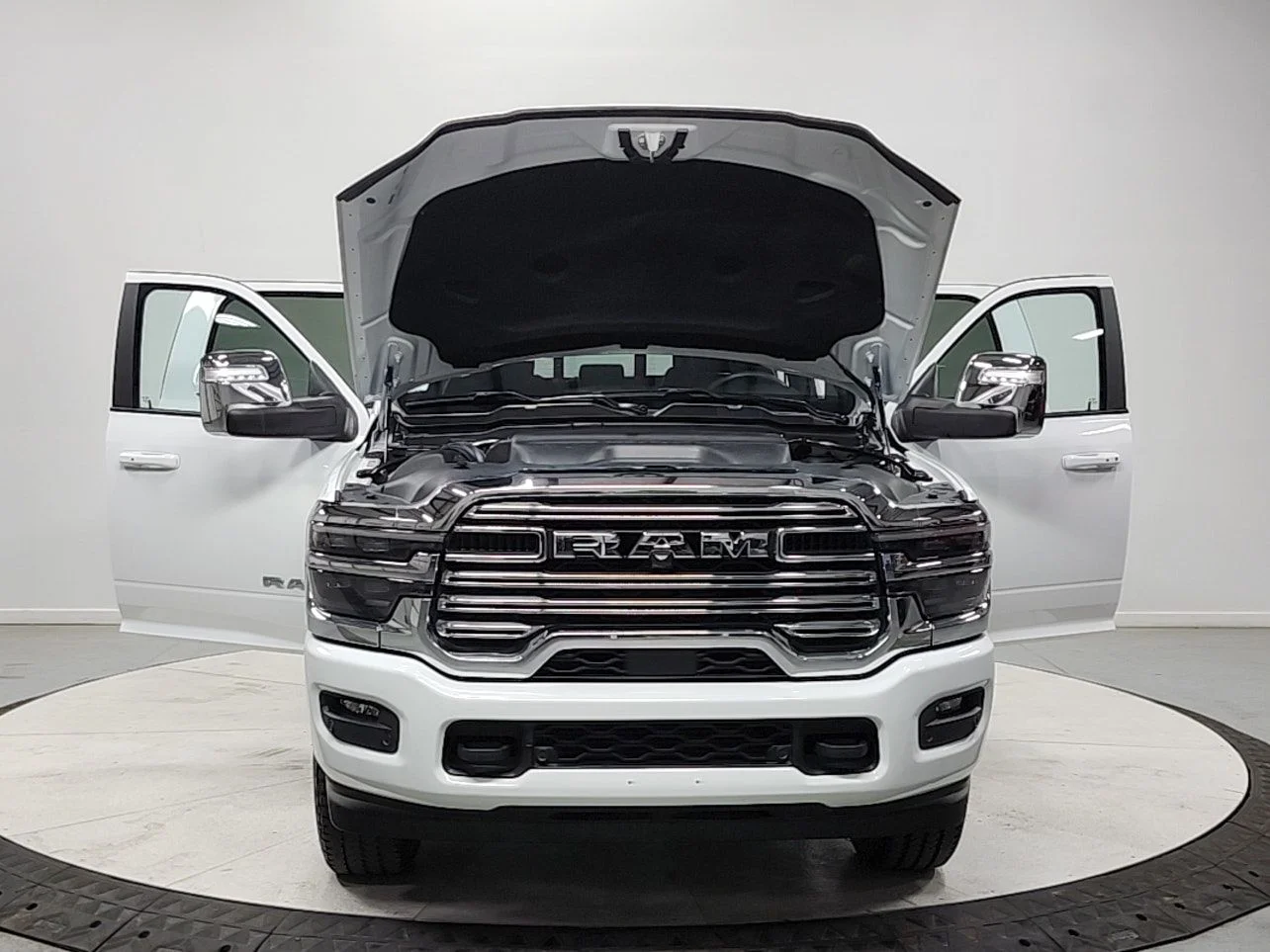 Used 2025 White Ram Laramie image 10