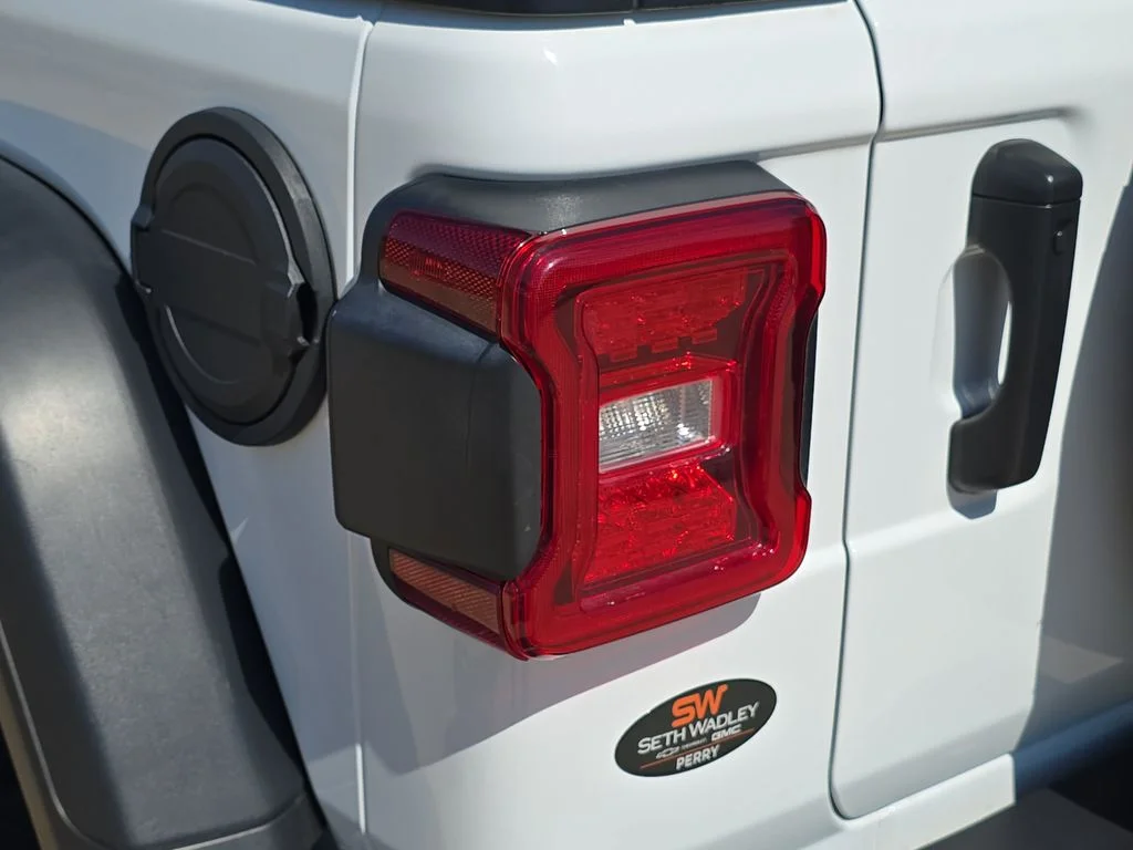 Used 2024 Bright White Clearcoat Jeep Rubicon image 71