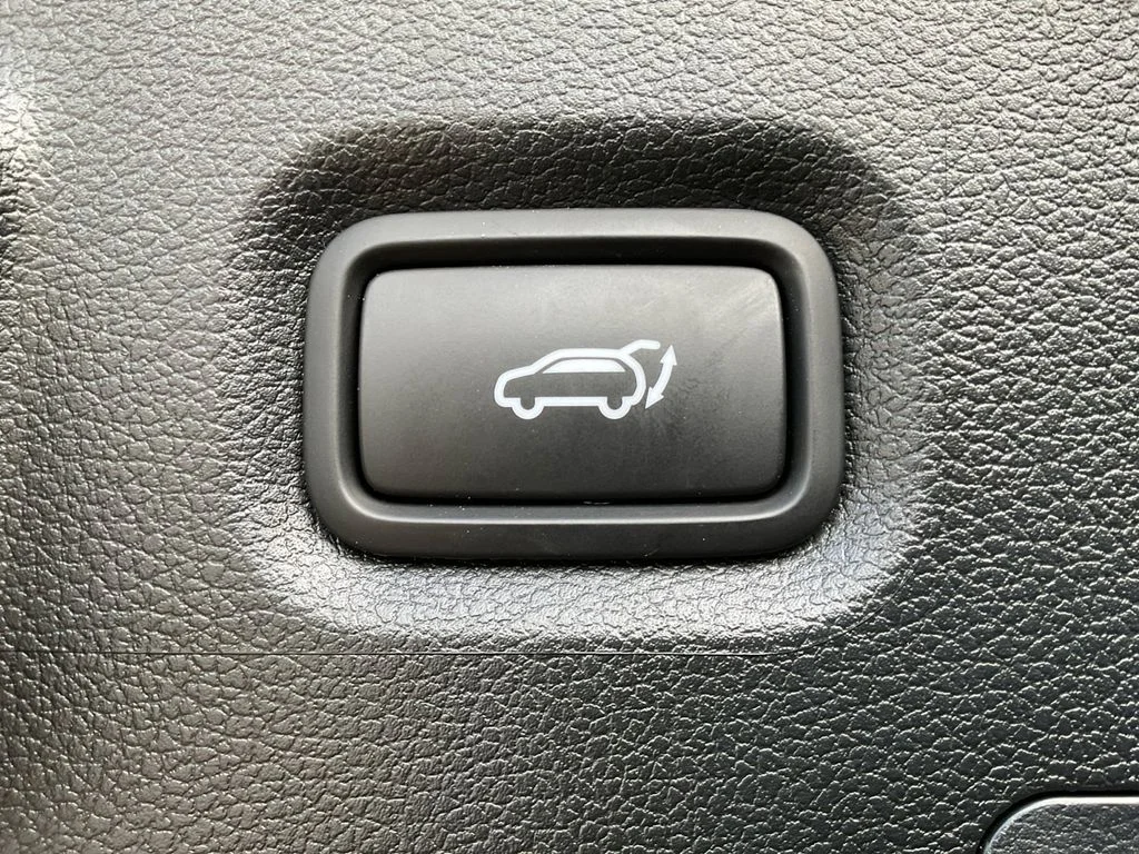 Used 2023 Silver Hyundai SEL image 31