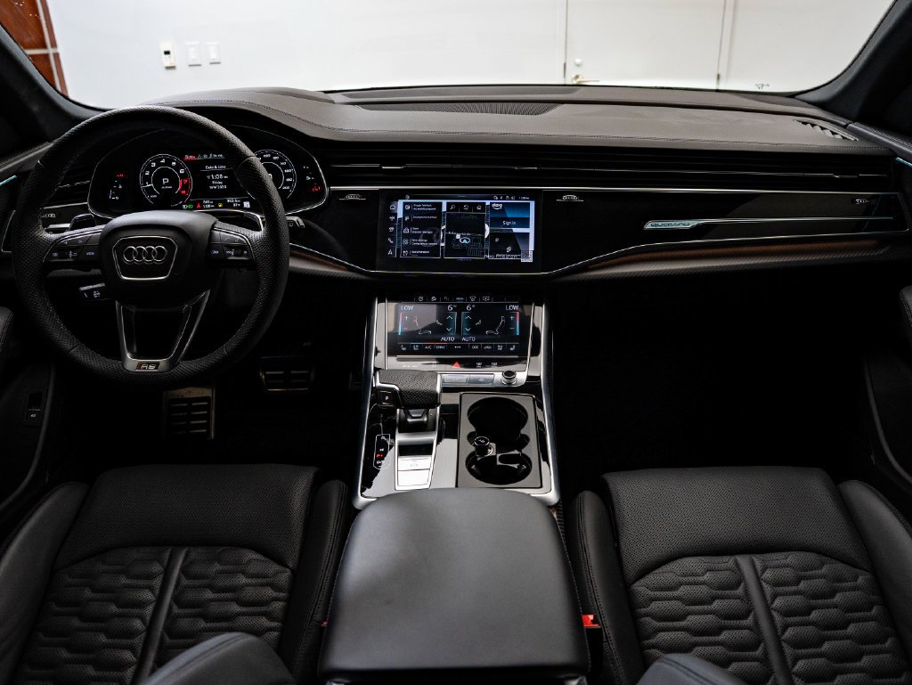 Used 2025 Mythos Black Metallic Audi 4.0T image 33