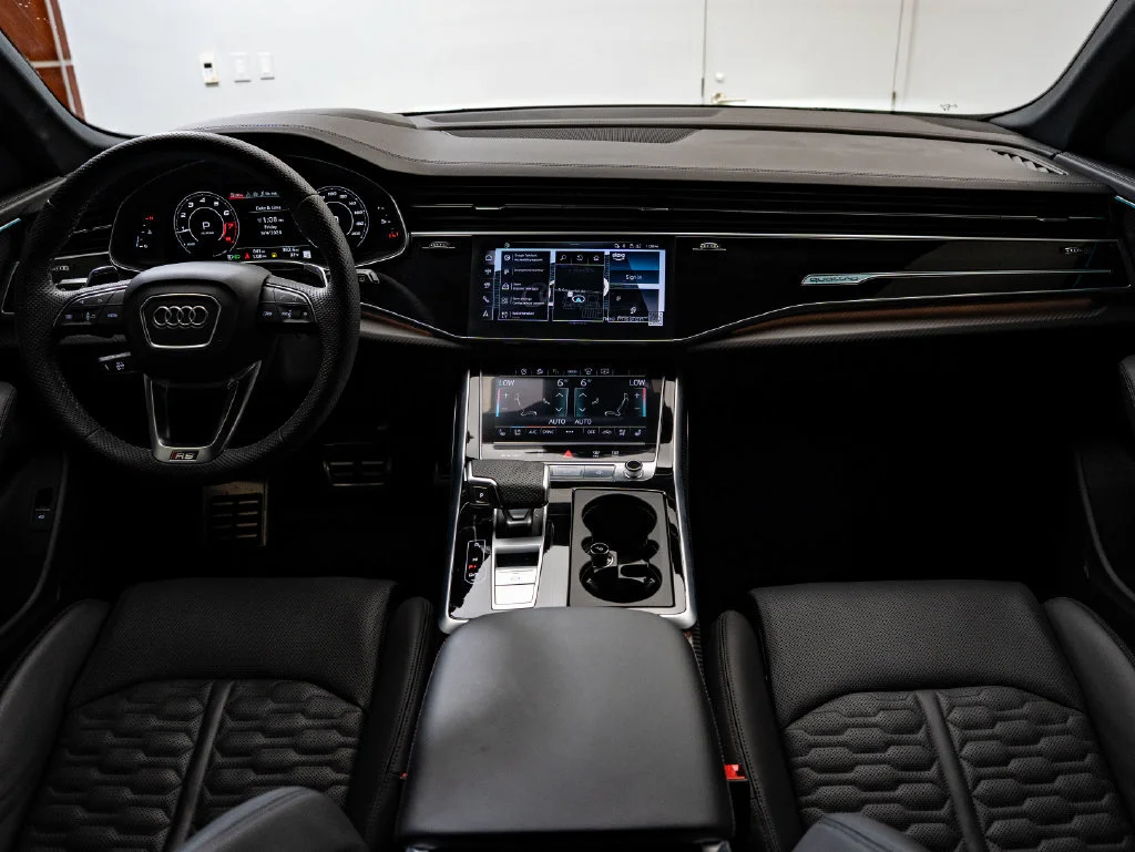 Used 2025 Mythos Black Metallic Audi 4.0T image 33