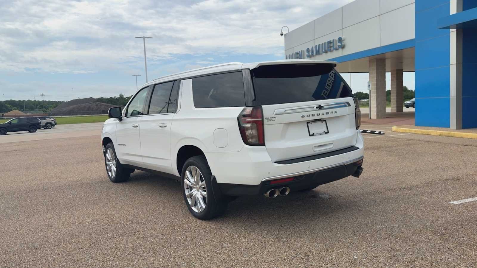 Used 2023 Summit White Chevrolet High Country image 7