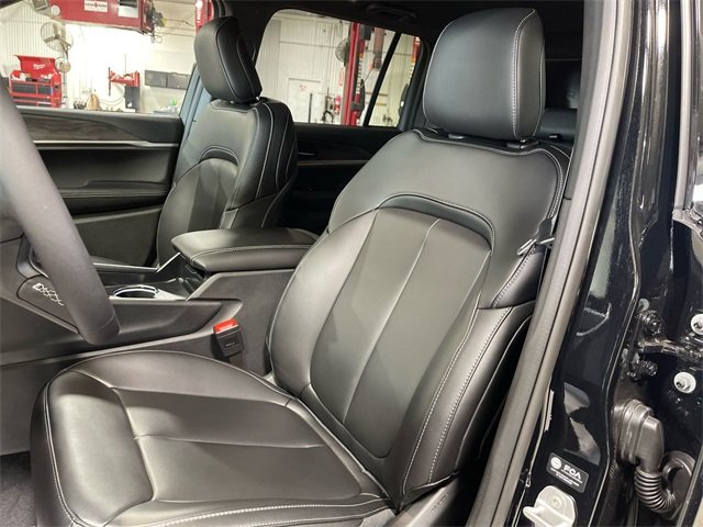 2025 Jeep Grand Cherokee Limited photo 4