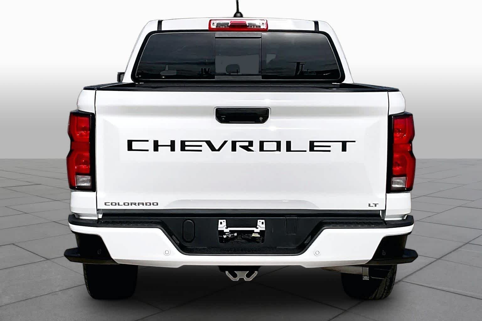 Used 2024 Summit White Chevrolet 2WD LT image 5