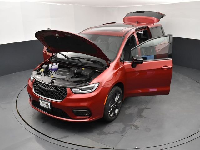 New 2026 Red Hot Pearl-Coat Exterior Paint Chrysler Select image 28