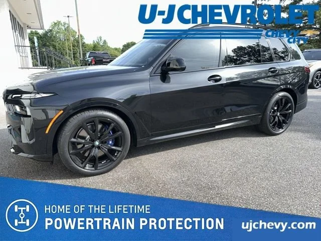 2025 BMW X7 M60i's photo