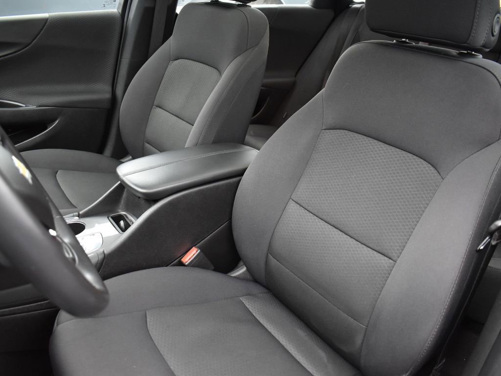 2017 CHEVROLET MALIBU - Image 12