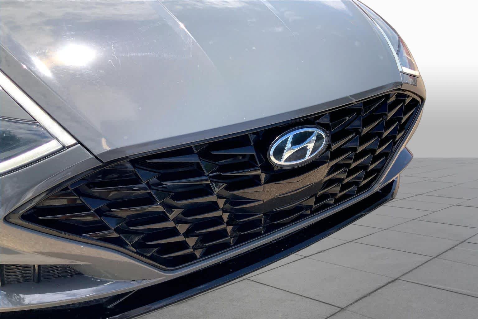 Used 2020 Hampton Gray Hyundai SEL image 35