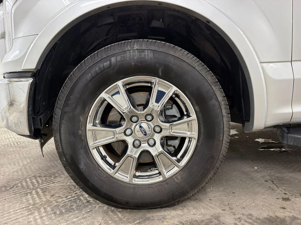 Used 2015 Silver Ford Lariat image 10