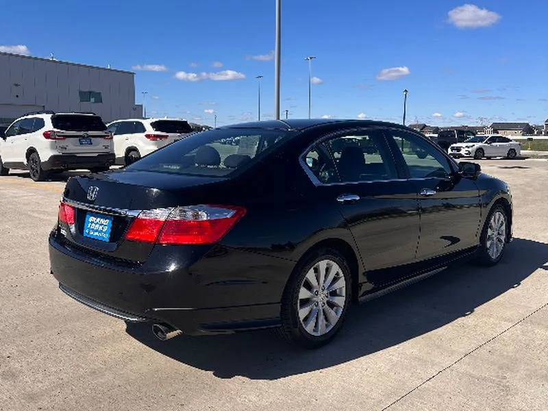 Used 2015  Honda EX image 5