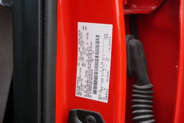 Used 2018  Ford XL image 32